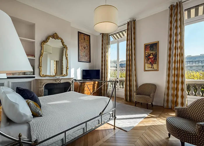 Palais Royal - Three Bedroom Apartment