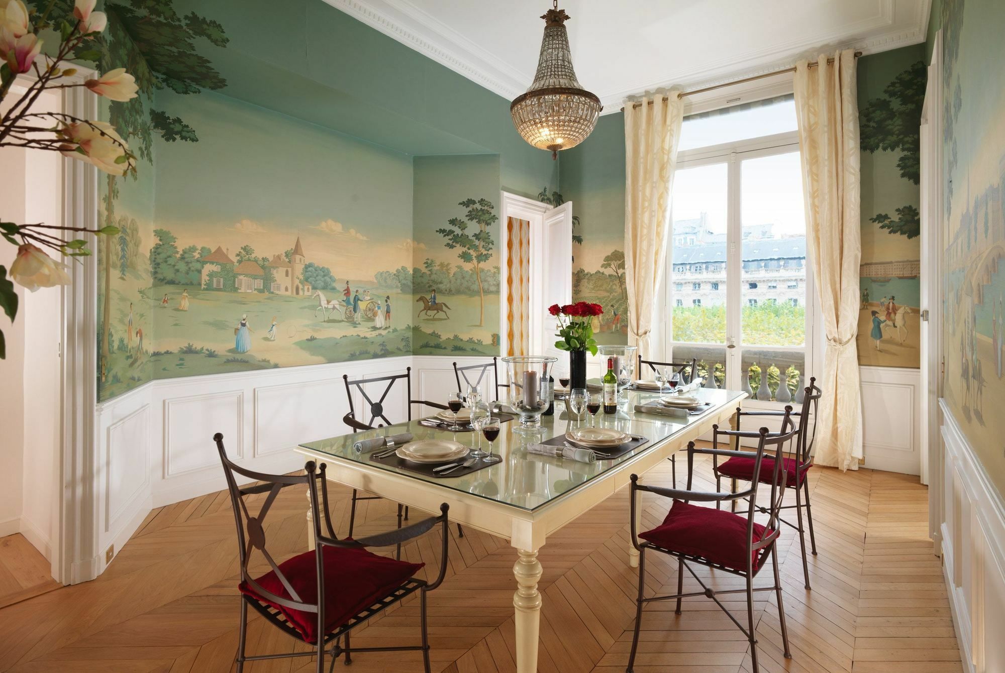 Palais Royal - Three Bedroom Apartment Paris